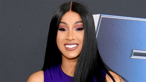 cardi b wiki feet|Cardi B Measurements Height Weight Bra Size Age。